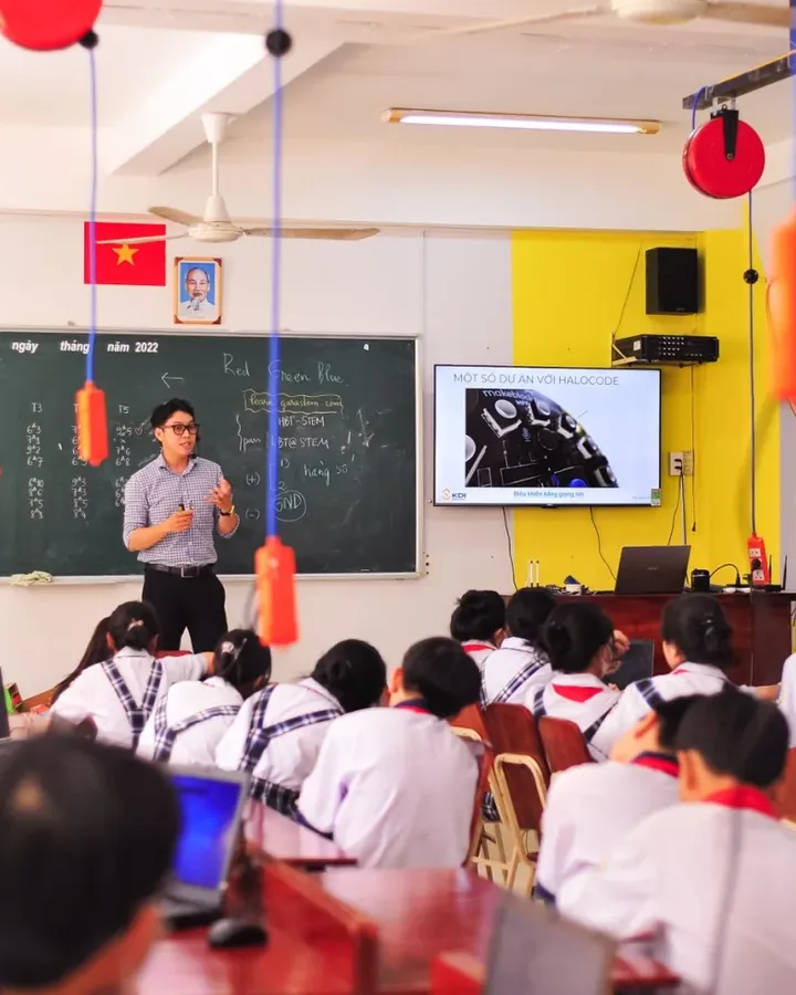 Phòng học sáng sủa